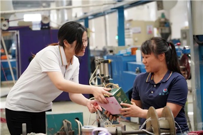 感恩母親 送愛到崗 | 湘聯(lián)電纜開展母親節(jié)關愛活動！